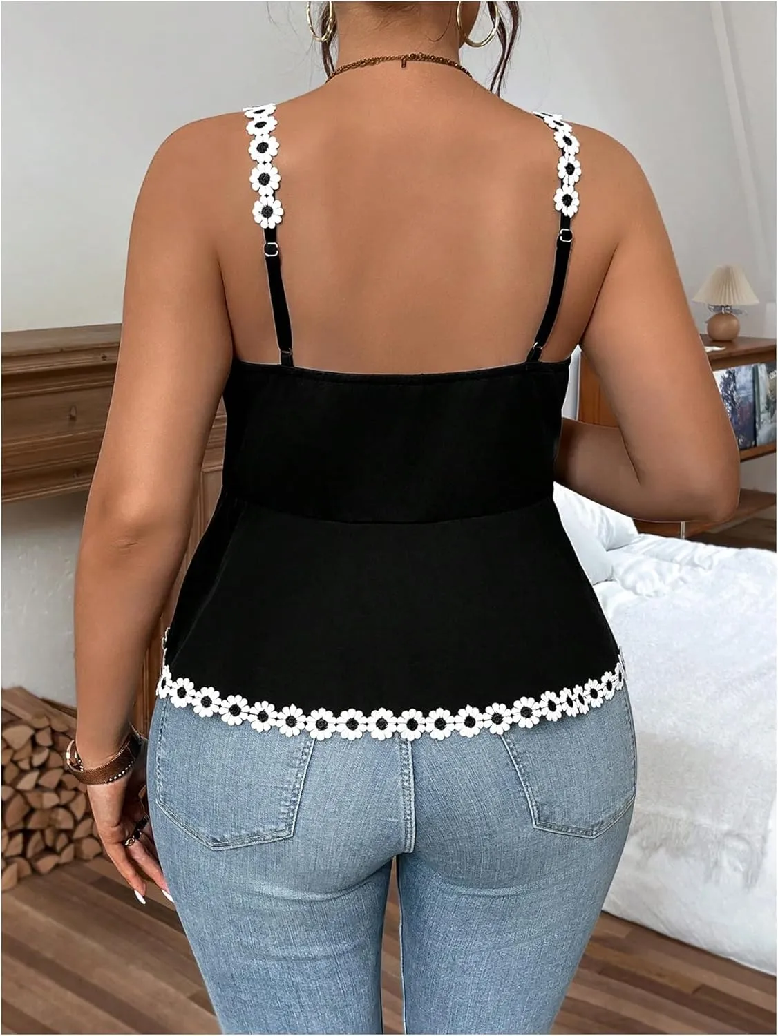 Floerns Women's Plus Size Applique Button Camisole Split Hem Elegant Cami Tops