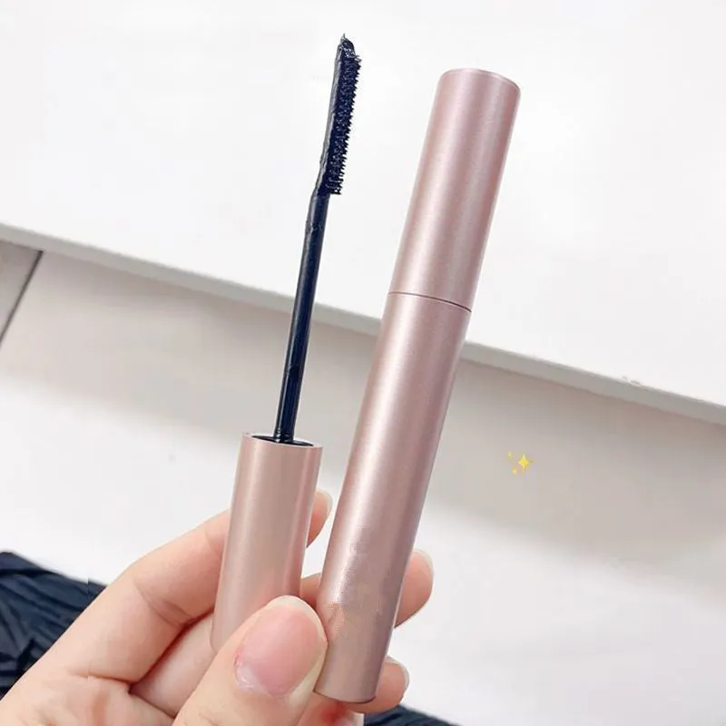 Nieuwe verlengende en krullende mascara